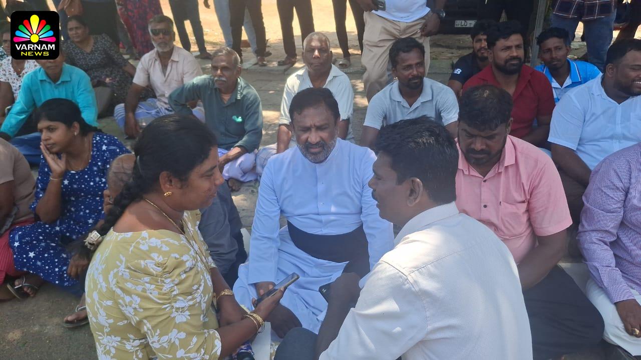 காற்றாலை திட்டத்திற்கு எதிராக மன்னாரில் இன்றும் போராட்டம் ( வீடியோ)