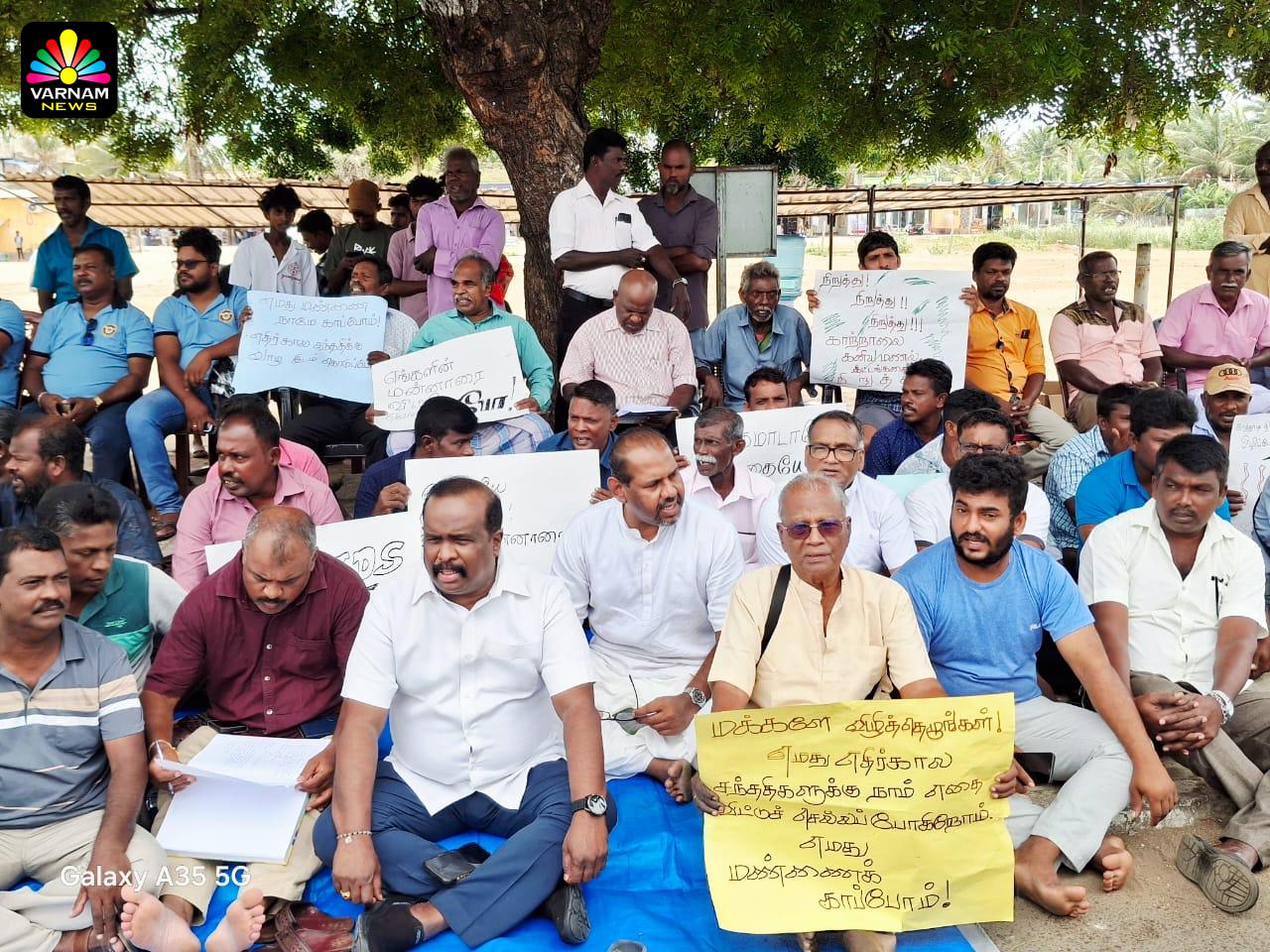 மன்னாரில் 09 ஆவது நாளாக தொடர் போராட்டம் – பாராளுமன்ற உறுப்பினர்களும் பங்கேற்பு (Video)