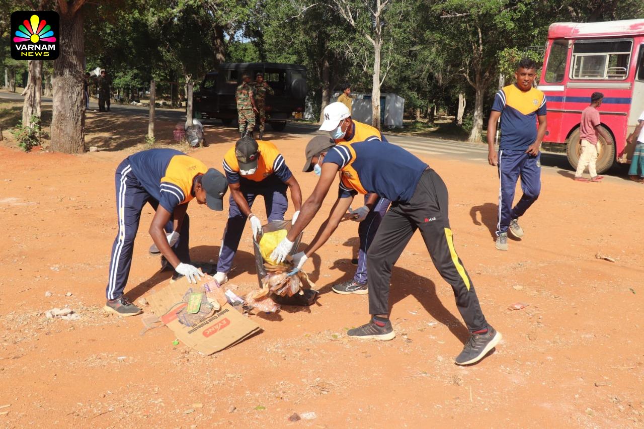 Clean Sri Lanka திட்டத்திற்கமைய, மன்னார் மடு தேவாலயத்தில் 542 வது காலாட்படைப் பிரிவின் சுத்திகரிப்பு பணி