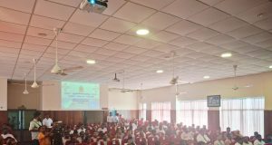 அரச உத்தியோகத்தர்கள் தங்களுடைய விருப்பங்களுக்கு ஏற்றவாறு வேலை செய்யாது கூடாது – உப்பாலி சமரசிங்க