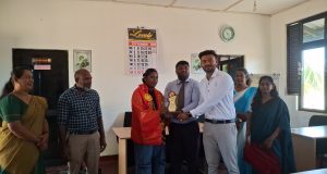 தேசிய மட்ட பளுதூக்கல் போட்டியில் தங்கப் பதக்கம் வென்ற மாணவி கௌரவிப்பு