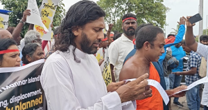 மன்னார் காற்றாலை திட்டம் ஜனாதிபதி செயலகத்திற்கு முன்பாக போராட்டம்