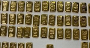 விமான நிலையத்தில் 21 கோடி ரூபா பெறுமதியான தங்க பிஸ்கட்டுகள் பறிமுதல்