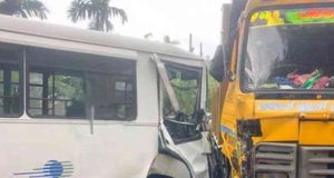 ஹொரனை – இரத்தினபுரி வீதியில் விபத்து – 15 பேர் வைத்தியசாலையில்