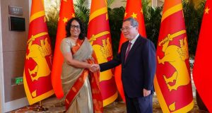 ஹரிணி அமரசூரிய – சீன மக்கள் குடியரசின் பிரதமர் இடையே சந்திப்பு