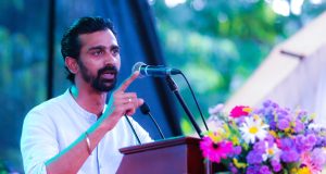 2000 வீடுகள் அல்ல, 2000 காகிதத் தாள்களை கையளிக்கும் விளம்பர நிகழ்வு – ஜீவன்