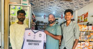 வடமராட்சி கிழக்கு பிரதேச இளைஞர் கழக சம்மேளனத்திற்கு உதைபந்தாட்ட சீருடை வழங்கி வைப்பு