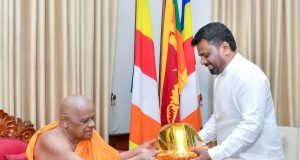 மல்வத்து, அஸ்கிரிய மகா நாயக்க தேரர்களை சந்தித்த ஜனாதிபதி