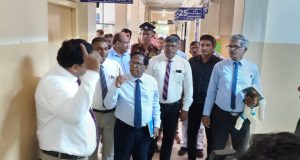 மன்னார் மாவட்ட வைத்தியசாலைக்கு ஆளுநர் உள்ளிட்ட குழு விஜயம்