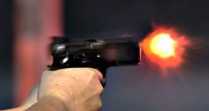 யாழில் பொலிஸ் துப்பாக்கிச் சூடு