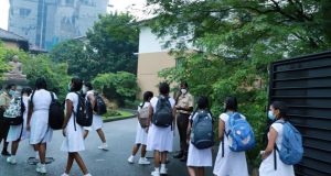 பாடசாலை நேரத்தை அதிகரிக்கும் தீர்மானத்திற்கு தொடர்ந்தும் எதிர்ப்பு