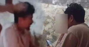 சிறைச்சாலைக்குள் கையடக்கத் தொலைபேசியைப் பயன்படுத்திக்கொண்டு சொகுசு வாழ்க்கை வாழும் கைதி