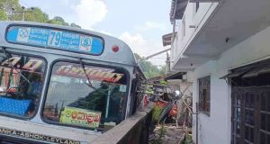 கம்பளை – கண்டி பிரதான வீதியில் விபத்து – ஒருவர் பலி