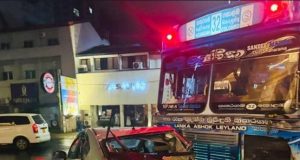 கொள்ளுப்பிட்டி பகுதியில் வாகன விபத்து