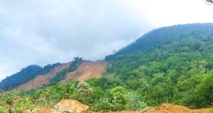 அரநாயக்க அம்பலாங்கந்தை பகுதியில் மண்சரிவு – 120 பேர் மாயம்