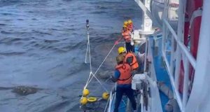 கொழும்புத் துறைமுகத்தில் மசகு எண்ணெய் கசிவு