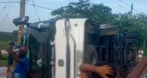 பேருந்து விபத்து – 14 பேர் வைத்தியசாலையில்