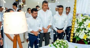 உயிரிழந்த விமானியின் பூதவுடலுக்கு ஜனாதிபதி இறுதி அஞ்சலி