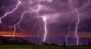 பலத்த மின்னல் தாக்கம் குறித்து எச்சரிக்கை