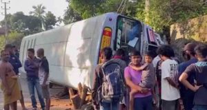 வெலிமடை நோக்கிப் பயணித்த பேருந்து விபத்து – சாரதி உயிரிழப்பு