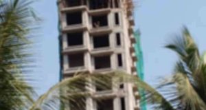 18 மாடி கட்டிடம் ஒன்றிலிருந்து சடலம் கண்டெடுப்பு