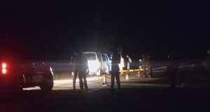 பொலிஸாரின் கட்டளையை மீறிச் சென்ற வேன் மீது துப்பாக்கிச் சூடு – 17 வயது இளைஞன் உயிரிழப்பு