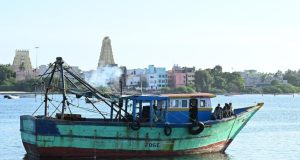 இலங்கை கடற்பரப்பில் 12 இந்திய மீனவர்கள் கைது