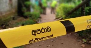 அயல் வீட்டுப் பெண்ணுடன் இணைந்து கணவனை அடித்துக் கொன்ற மனைவி