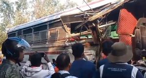 மின்னேரியாவில் கோர விபத்து – 10 பேர் படுகாயம்