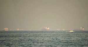 ஹோர்முஸ் நீரிணையை மூடிய ஈரான்