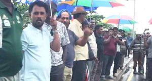 ஜனாதிபதி செயலகம் முன்பாக மீனவர்கள் சத்தியாக்கிரகப் போராட்டம்