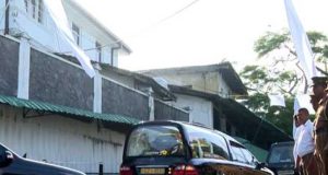 உயிரிழந்த சிறைச்சாலை அதிகாரிகளின் உடல்கள் வெலிக்கடைக்கு