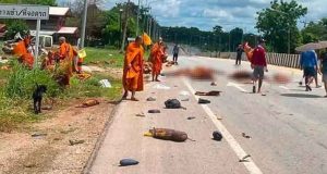 கெப் வண்டி மோதியதில் 8 தேரர்கள் உயிரிழப்பு
