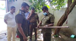 டெங்கு சோதனையின் போது வீடொன்றில் துப்பாக்கி கண்டுபிடிப்பு