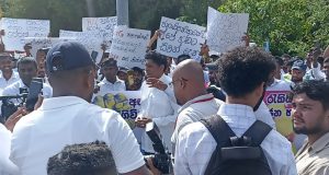 வெளிநாட்டு வேலைவாய்ப்பு பணியகத்திற்கு முன்பாக ஆர்ப்பாட்டம்